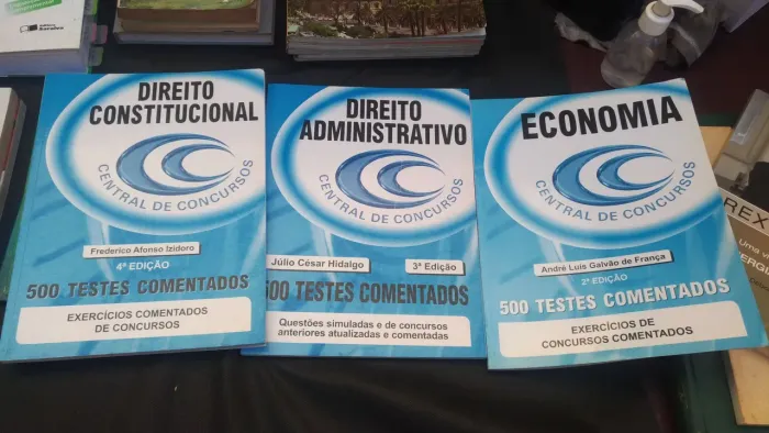 Livros apostilas para concursos, 3u, bom estado. E outros.