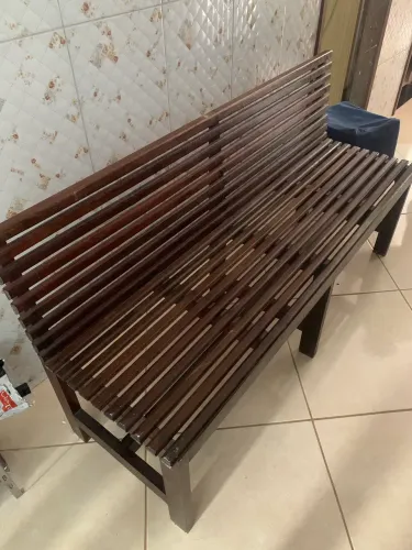 Vende se esse banco de madeira