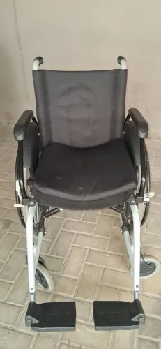 Cadeira de rodas usada