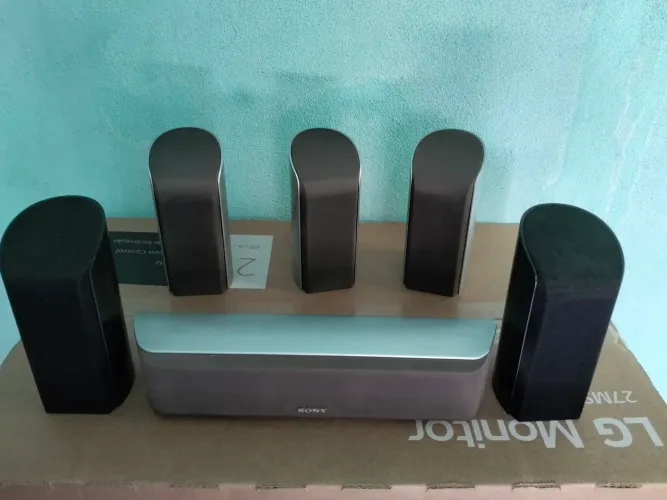 Conjunto d caixas acústicas Sony todas funcionando Léia as descrições informa