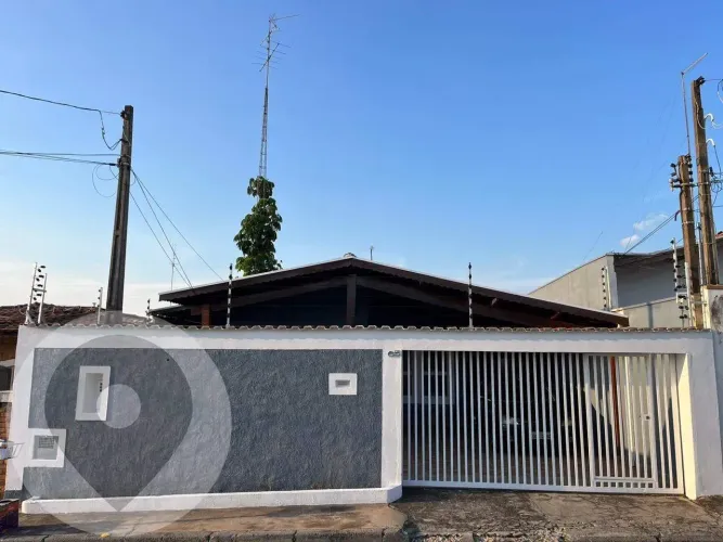 Casa à venda no bairro Jardim Planalto