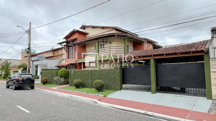 Condomínio Alto de Pinheiros. Bela casa duplex c/ 3 suítes. Ocupa 2 lotes (460m²).