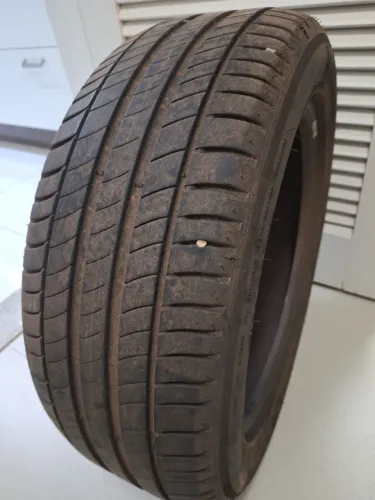 Pneu Michelin 215/55 R 17 semi novo. Entrega pessoal 