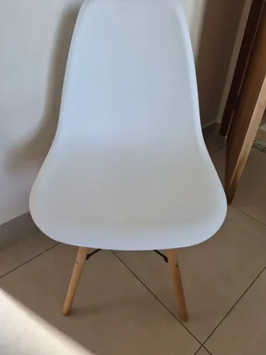 Cadeira Charles Eames Eiffel Branca Pés Madeira - Semi Nova (Vendo Junto Ou Separado)