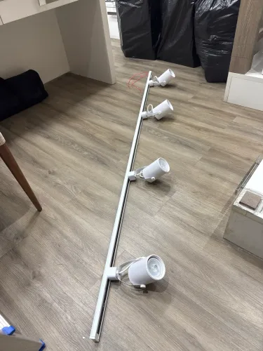 Luminária em trilho com 4 Spots - excelente estado