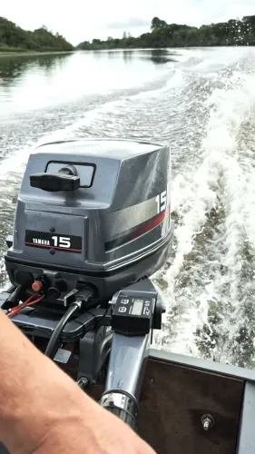 Motor 15hp Yamaha Impecavel e Raro Estado Funcionando Ok Pouco Uso