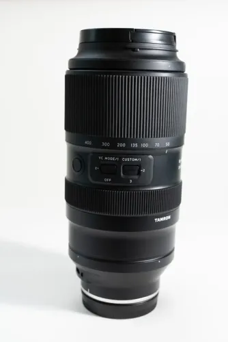 Lente Tamron 50-400mm f/4.5-6.3 Di III VC VXD para Sony E