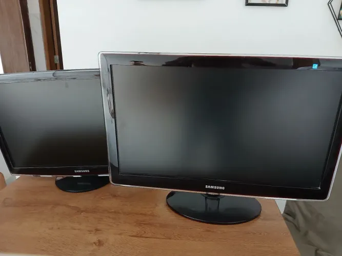 Vendo 2 monitores Samsung com defeito! R$ 180,00
