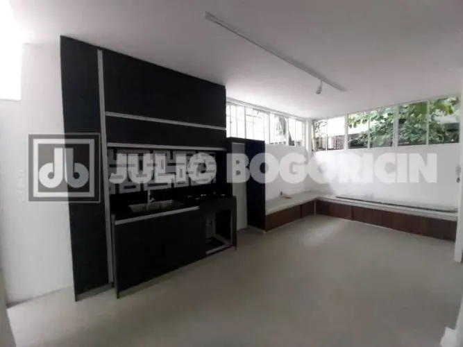 Excelente prédio à venda na Glória - Loja - 3 apartamentos