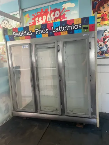 Expositor 3 portas 110v da FRICON
