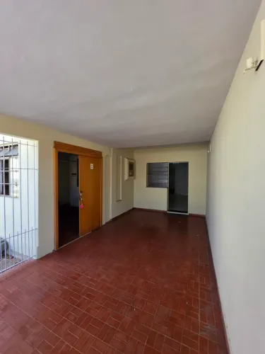 Casa Térrea no Jardim Motorama com 3 Quartos e Edícula Próxima ao Spani