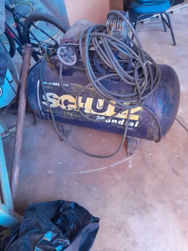 Vende se um compressor