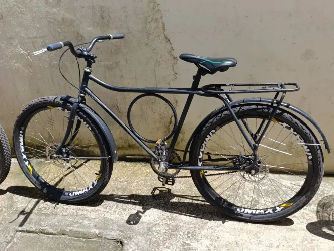 Vende-se uma bicicleta Monark