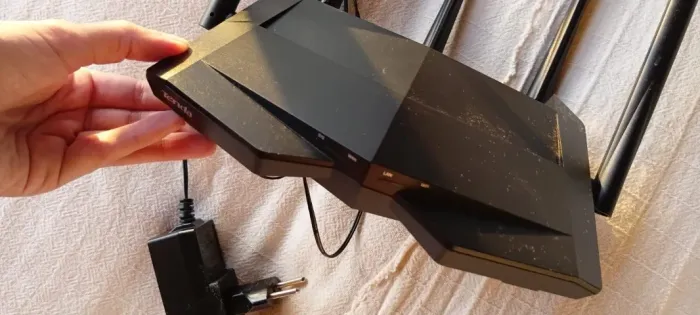 Roteador e repetidor Wifi Tenda. Dupla-faixa com 5 antenas, cobertura mais ampla