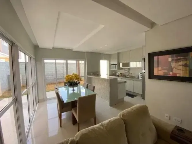 Casa Sobrado a venda Condomínio Village Paradiso com 3 suítes Granja Marileusa Uberlãndia,