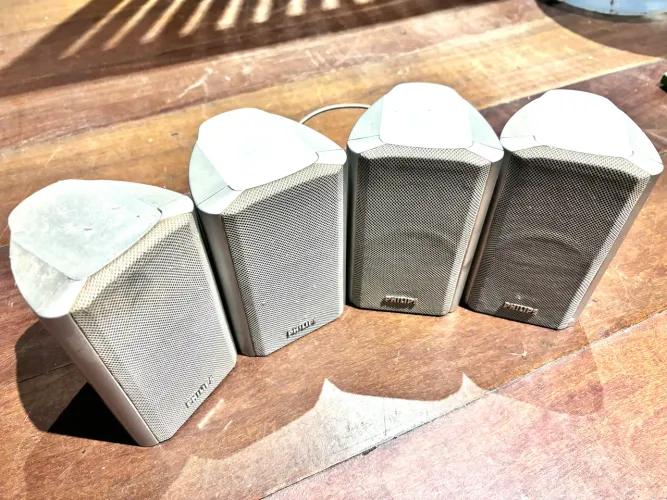 Kit de 4 caixas Philips Passivas com cabos