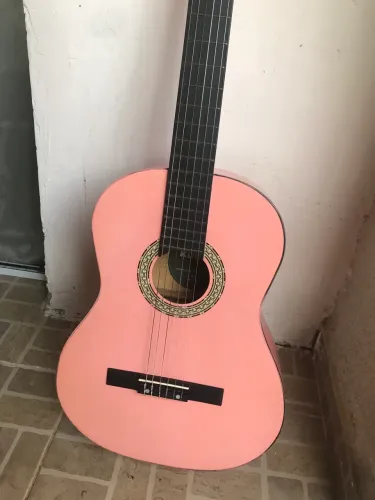 Violão rosa kuati