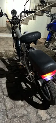 Motocicleta com Motor de Biz Super Conservada