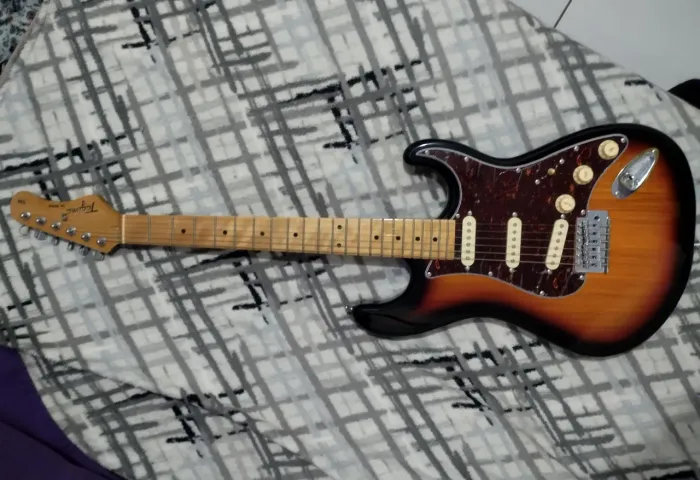 Vende-se Guitarra Tagima TG 530