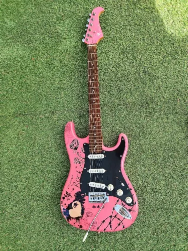 Guitarra Stratocaster Eagle Cr Rosa<br>Disponibilidade