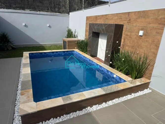 casa nova com piscina e área gourmet, espaço amplo e bem localizado a venda em mongaguá