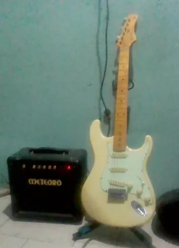Guitarra Tagima Woodstock Series 530 Branca + Amplificador Meteoro Atomic Drive ADR 20
