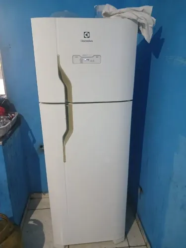 GELADEIRA EM PERFEITO ESTADO