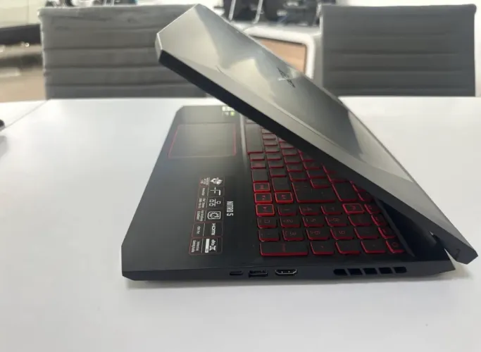 Oportunidade quase sem uso , estado de novo VD Notebook Acer Gamer com caixa e manuais 
