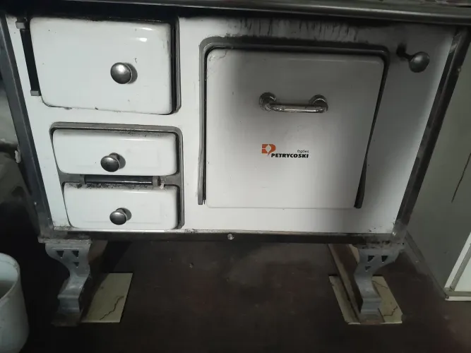 Vendo fogão alenha usado porém ótimo estado!!