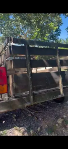 Carrocinha 1 eixo toda reforçada não emplacada 