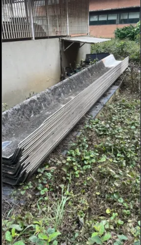 Possuo ainda 6 Telha canalete 4m de comprimento e 50cm de largura