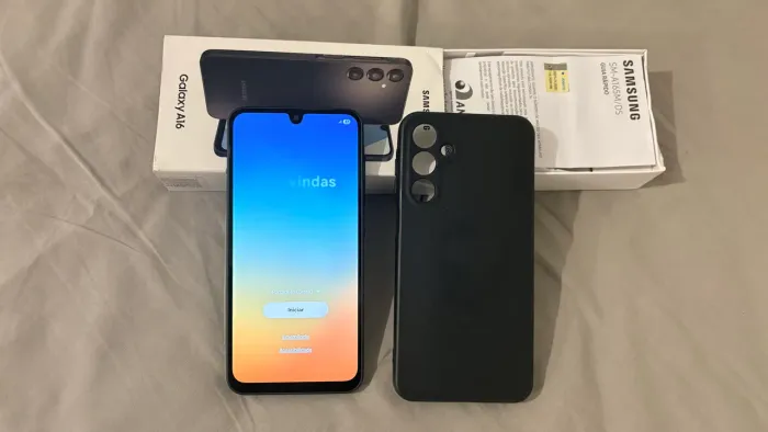 Samsung A16, na garantia de fábrica.