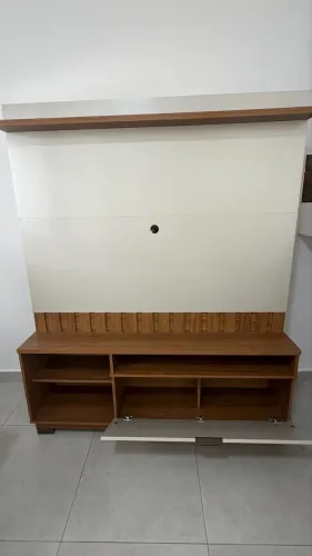 Rack para TV até 55? | Madeira e Off-White | Excelente Estado