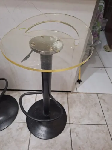 Vendo lindos banquetas de balcão 