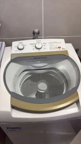 Máquina de lavar roupa Brastemp 9 kilos semi-nova voltagem 220