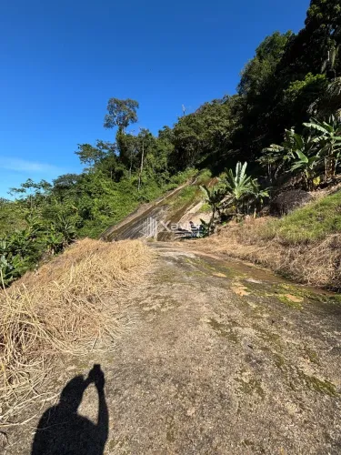 Terreno Rural de 33.000 m² com Cachoeira e Vista para o Vale à Venda em Sagrada Família - 