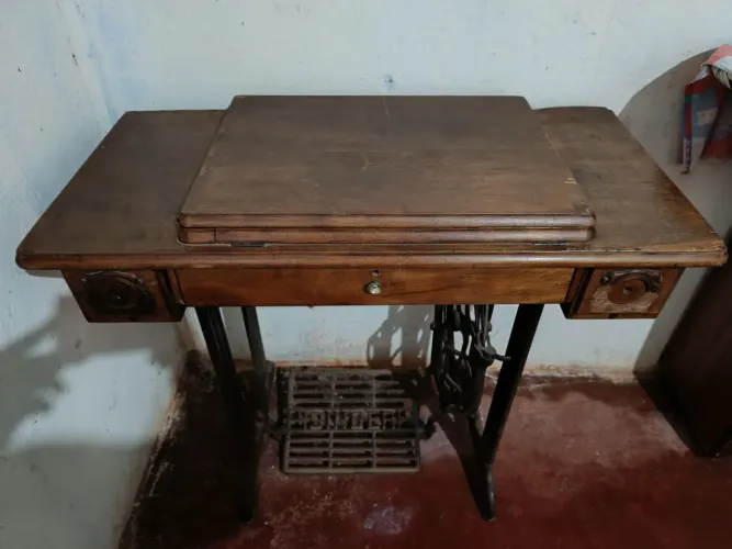 Vendo máquina de costura manual singer