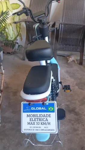 Motinha eletrica, vai ate 32kmh, semi nova, mal uso a moto esta zero