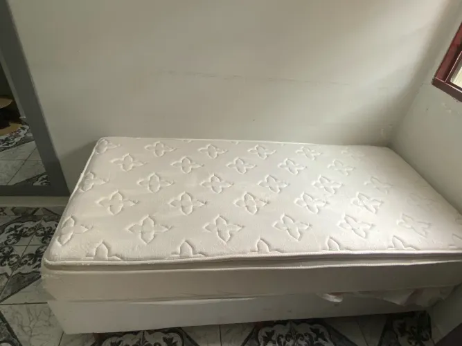 Vende-se cama de solteiro