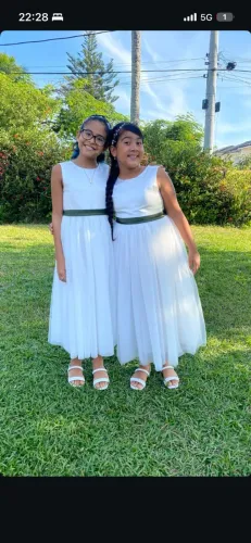Vendo dois vestido Daminha e um madrinha