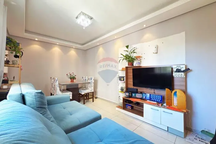 Apartamento de dois dormitórios com dependência completa e vaga - próximo a Redenção