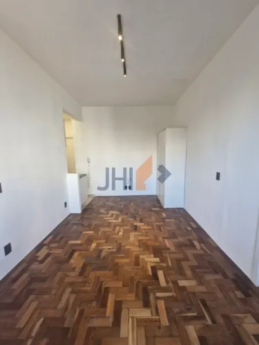 Kitnet para locação com 29M² na Santa Cecília com varanda e armários