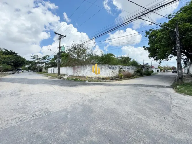 Casa com Terreno para Locação na Caxangá o lado da Exposição