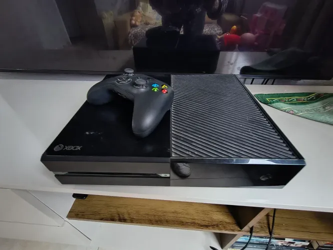 Vendo vídeo game Xbox one 500 gb