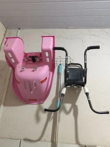 Vendo cadeirinha infantil bike aro 29 e cadeirinha para garupeira estado super conservado 