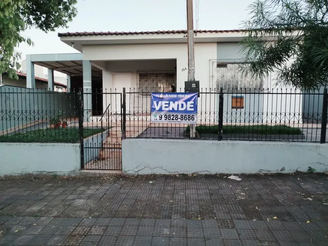 CASA NO CENTRO DE MANDAGUAÇU