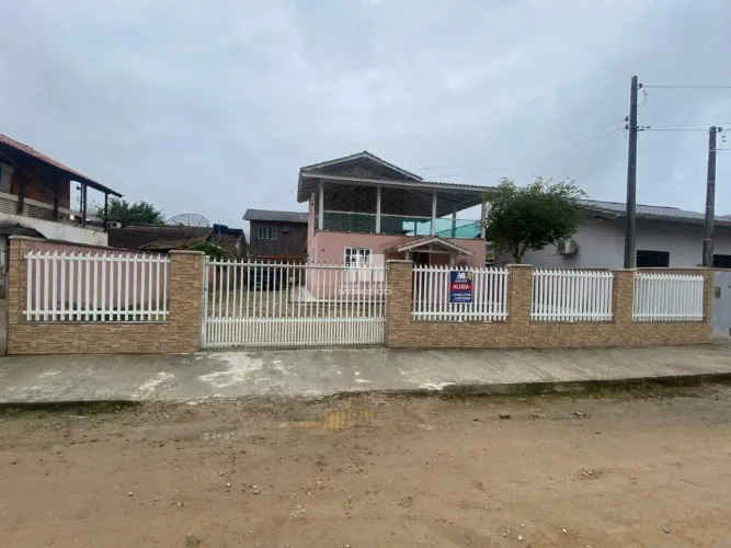 CASA 3 QUARTOS SENDO 1 SUÍTE BAIRRO LIMEIRA BAIXA BRUSQUE - SC
