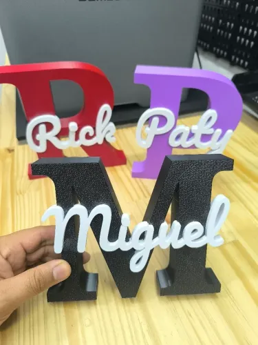 Letreiro em 3D com inicial e o nome 15 cm