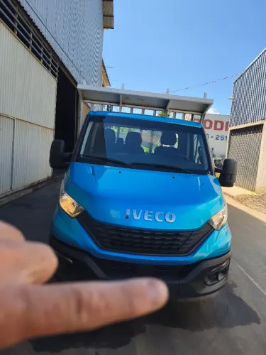 Iveco daily 35150 na carroceria 20/20 215,000
