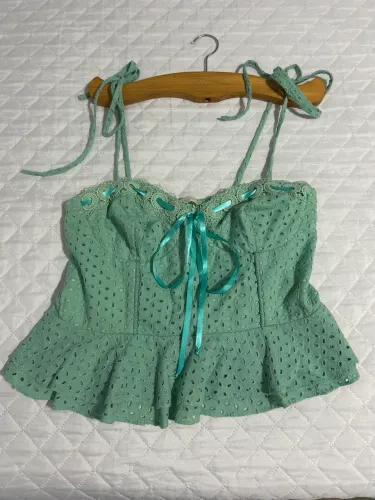 Blusa de alcinha da marca salgunamu